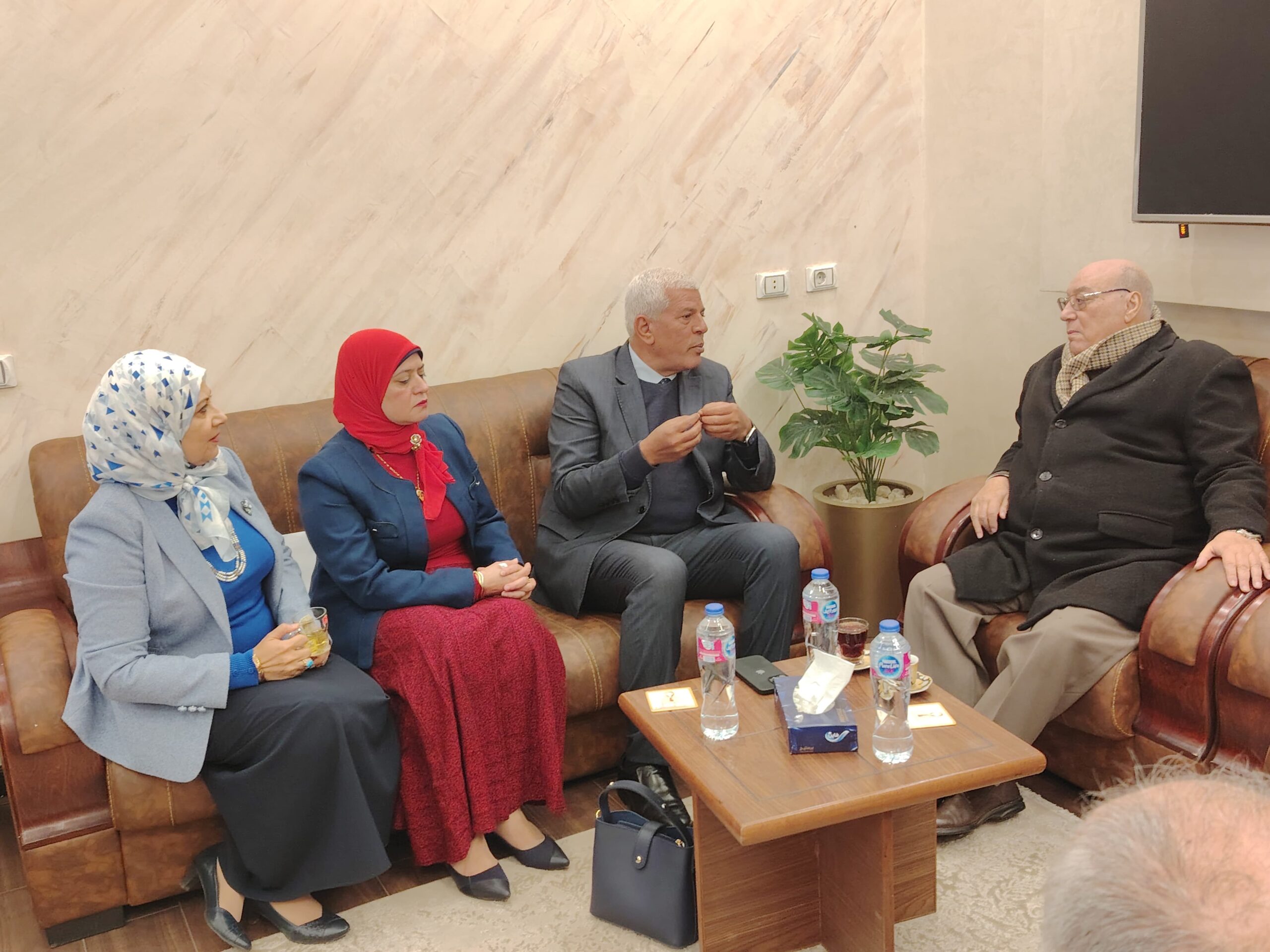نقابة الزراعيين تكرم الدكتور محمد عبدالمجيد رئيس لجنة المبيدات