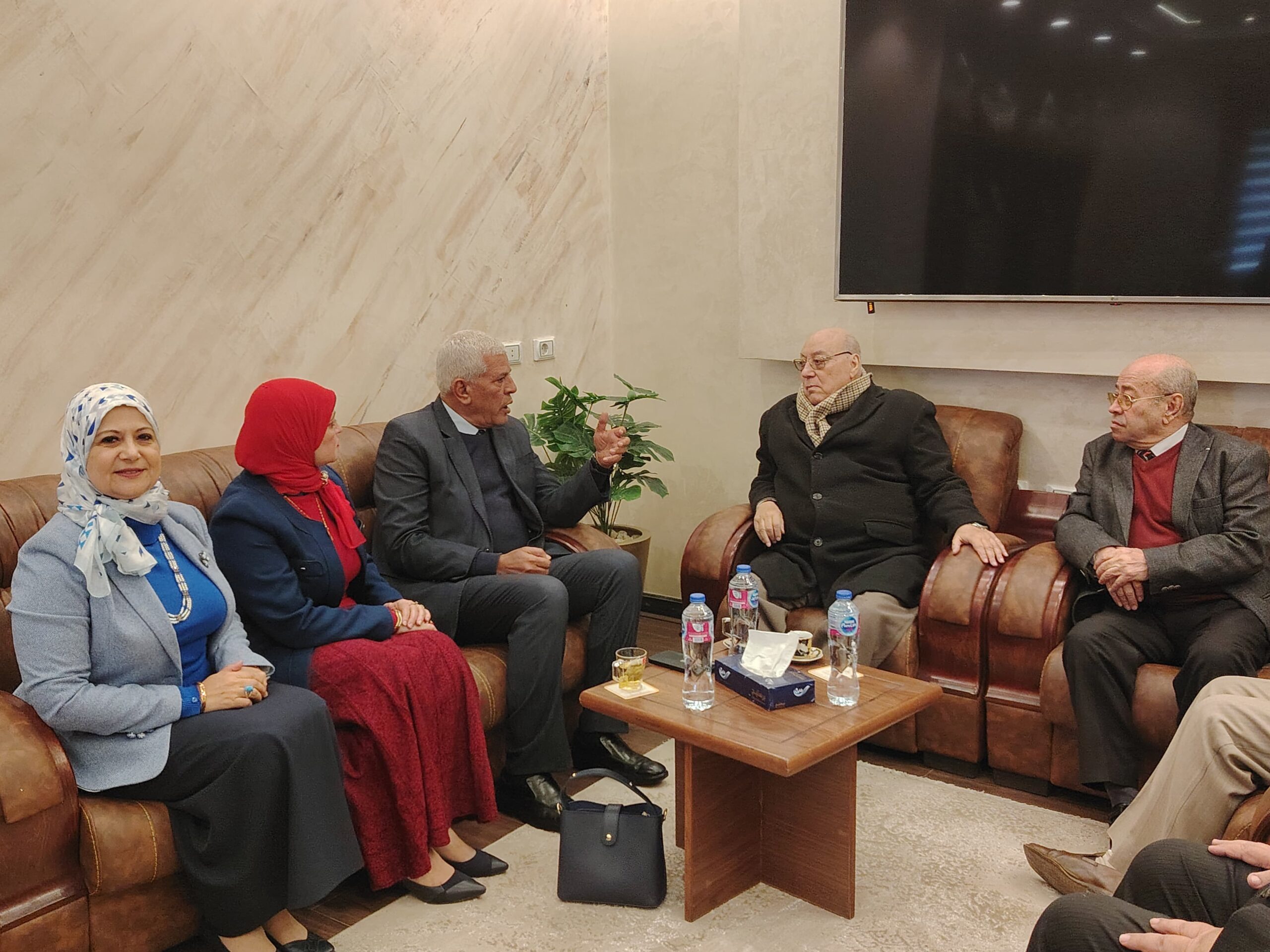 نقابة الزراعيين تكرم الدكتور محمد عبدالمجيد رئيس لجنة المبيدات